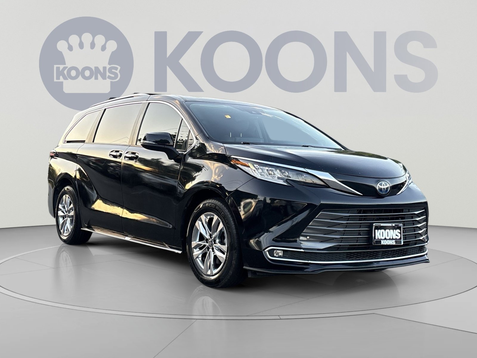 Used 2023 Toyota Sienna Limited AWD/4WD image 10