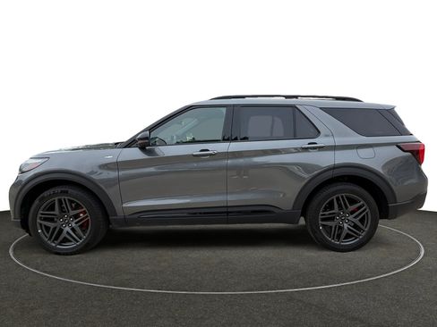 Used 2025 Ford Explorer ST-Line w/ ST-Line Street Pack AWD/4WD image 2