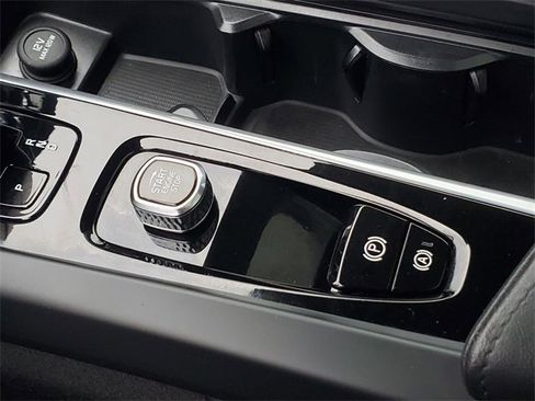 Certified 2025 Volvo V60 B5 Cross Country Plus image 26