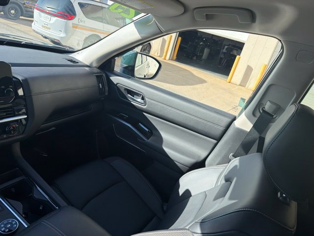 Used 2025 Nissan Pathfinder SL AWD/4WD image 19