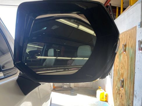 Used 2021 Chevrolet Tahoe Premier w/ Premium Package AWD/4WD image 35