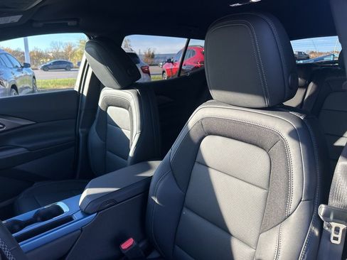 New 2026 Chevrolet Equinox EV LT w/ LPO, Blackout Package FWD image 18