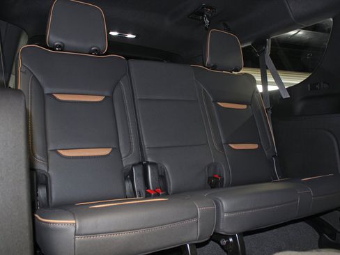 Used 2023 GMC Yukon XL AT4 w/ Technology Package AWD/4WD image 46