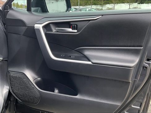 Used 2025 Toyota RAV4 XLE AWD/4WD image 12