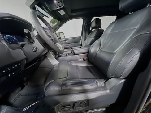 Used 2024 Toyota Tundra Platinum AWD/4WD image 15