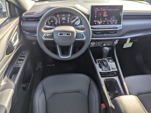 New 2026 Jeep Compass Latitude image 10