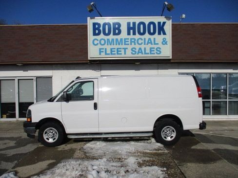Used 2024 Chevrolet Express 2500 w/ Driver Convenience Package image 30