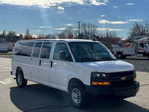 Used 2025 Chevrolet Express 3500 LS RWD image 3