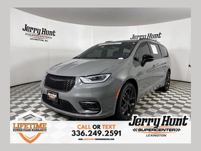 Used 2023 Chrysler Pacifica Limited w/ S Appearance Package