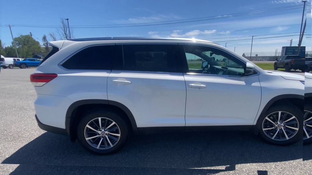 Used 2019 Toyota Highlander XLE AWD/4WD image 9