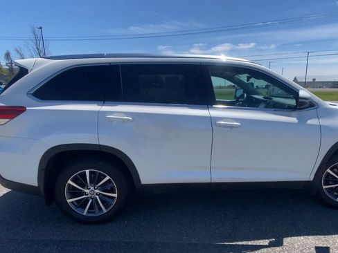 Used 2019 Toyota Highlander XLE AWD/4WD image 9