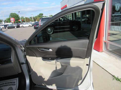 Used 2021 Cadillac XT4 Premium Luxury FWD image 10