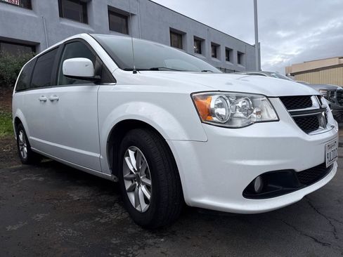 Used 2019 Dodge Grand Caravan SXT image 5