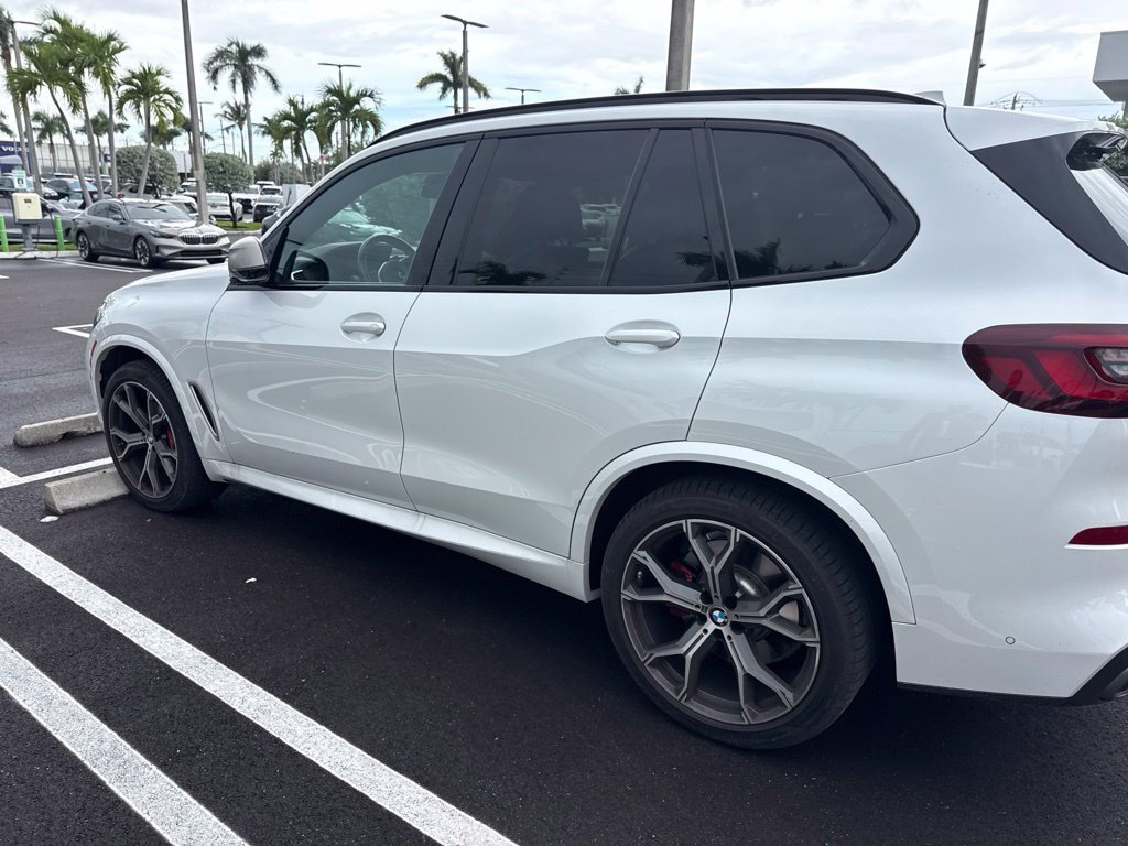 Used 2021 BMW X5 M50i w/ Dynamic Handling Package AWD/4WD image 11