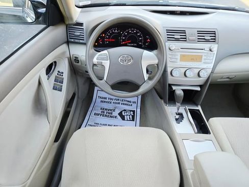 Used 2010 Toyota Camry LE image 11