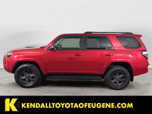 Used 2021 Toyota 4Runner TRD Off-Road Premium AWD/4WD image 2