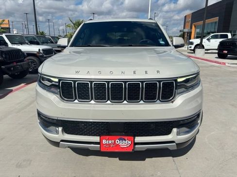 Used 2022 Jeep Wagoneer Series II AWD/4WD image 2