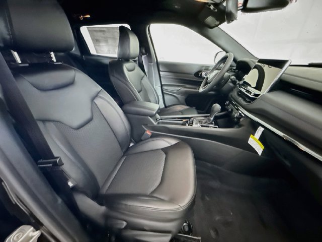 New 2026 Jeep Compass Latitude AWD/4WD image 25