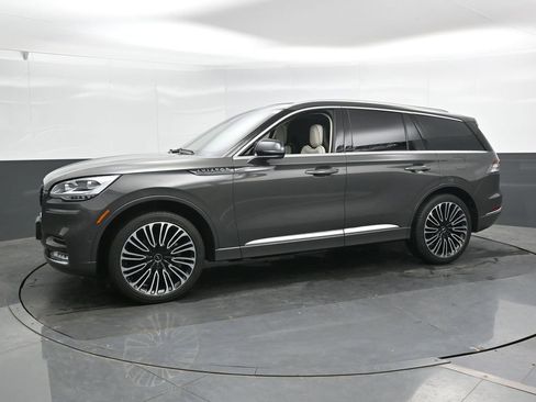 Used 2023 Lincoln Aviator Black Label w/ Class IV Trailer Tow Package AWD/4WD image 9