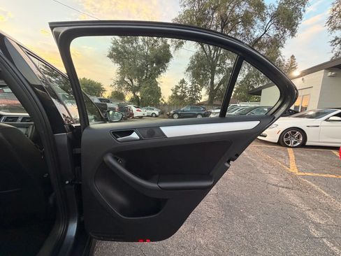 Used 2014 Volkswagen Jetta GLI Autobahn FWD image 25
