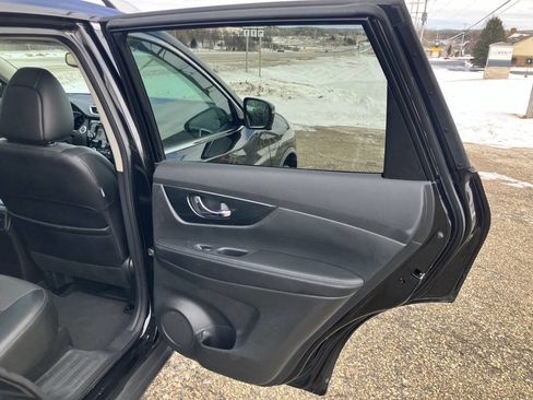 Used 2016 Nissan Rogue SL w/ SL Premium Package image 26