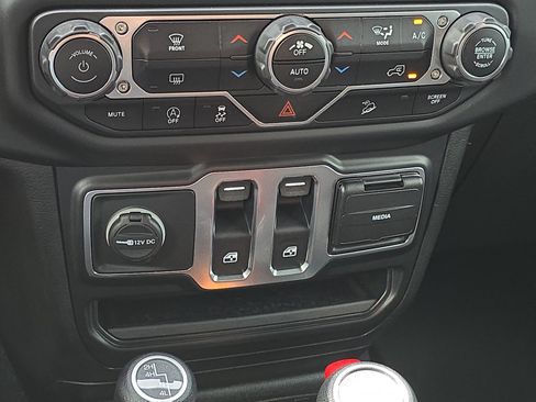 Used 2020 Jeep Wrangler Sport AWD/4WD image 23