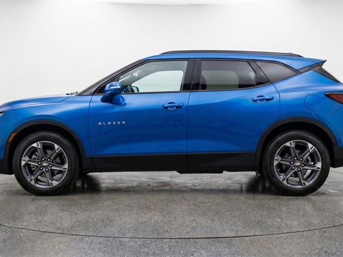 Used 2025 Chevrolet Blazer LT FWD image 5