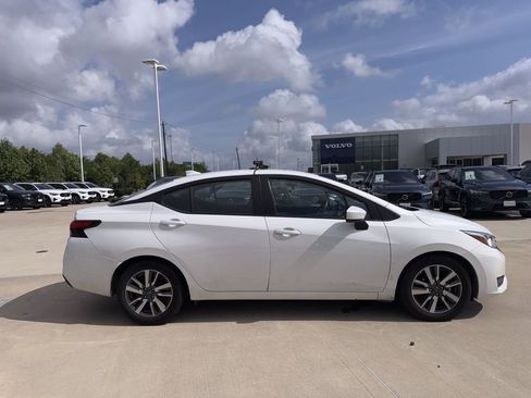 Used 2023 Nissan Versa SV w/ Electronics Package image 10