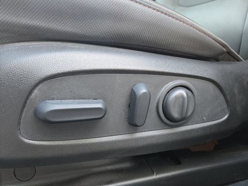 Used 2023 Chevrolet TrailBlazer RS w/ Sun and Liftgate Package image 9