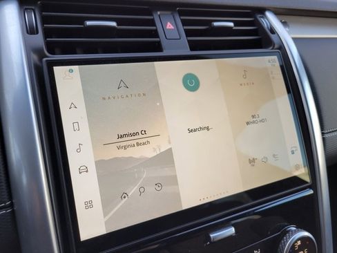 Used 2025 Land Rover Discovery Dynamic SE image 34