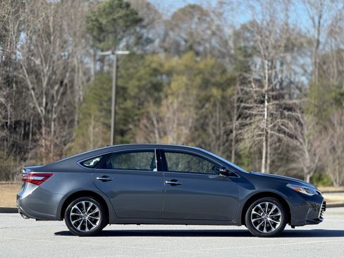 Used 2017 Toyota Avalon XLE image 11