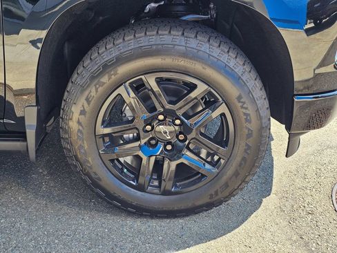 New 2026 Chevrolet Silverado 1500 High Country w/ Midnight Edition AWD/4WD image 9