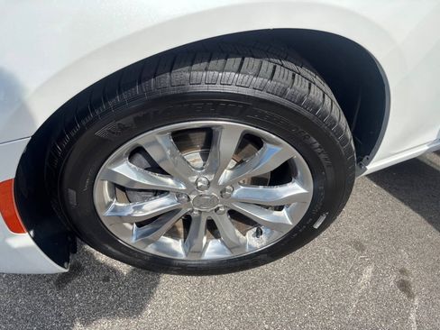 Used 2015 Chrysler 300 C w/ Harman/Kardon Audio Group AWD/4WD image 18