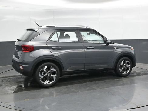 Used 2025 Hyundai Venue SEL FWD image 3
