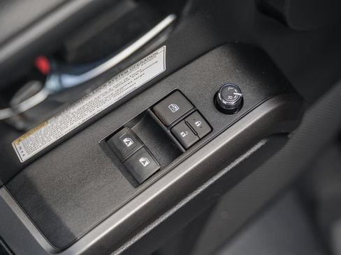 Used 2018 Toyota Tacoma TRD Off-Road w/ Four Season Floor Mat Package AWD/4WD image 39