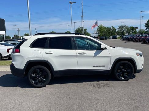 Used 2019 Jeep Cherokee Latitude Plus FWD image 8
