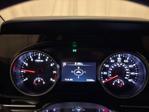 Used 2024 Kia Carnival EX FWD image 16