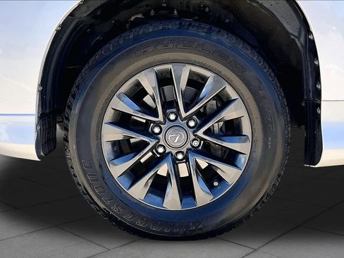 Used 2023 Lexus GX 460 Premium w/ Premium Package AWD/4WD image 11