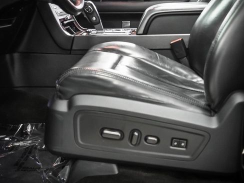 Used 2015 Lincoln Navigator 2WD image 11