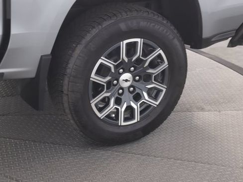 Used 2023 Chevrolet Colorado Z71 w/ Z71 Convenience Package 2 AWD/4WD image 14