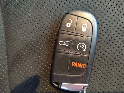 Used 2022 Jeep Grand Cherokee Laredo X image 32