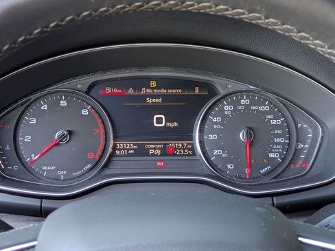 Used 2023 Audi Q5 2.0T Premium w/ Convenience Package AWD/4WD image 12