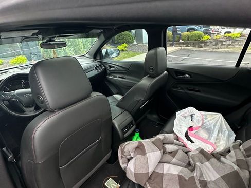 Used 2022 Chevrolet Equinox RS w/ RS Leather Package image 16