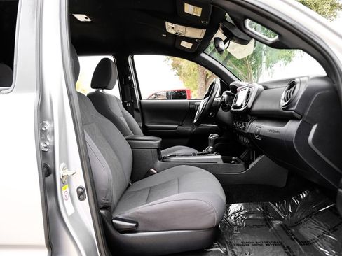 Used 2019 Toyota Tacoma TRD Off-Road image 32