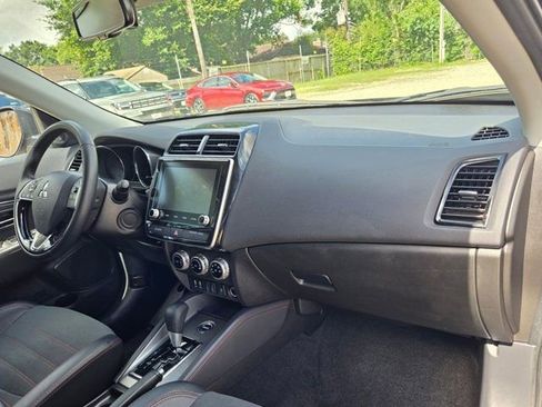 Used 2025 Mitsubishi Outlander Sport AWD image 30