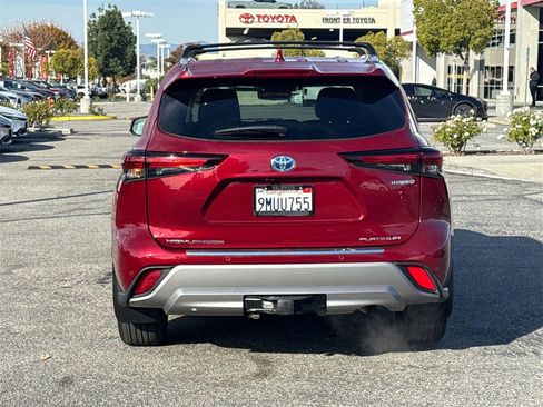 Used 2024 Toyota Highlander Platinum image 5