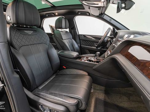 Used 2017 Bentley Bentayga AWD/4WD image 24