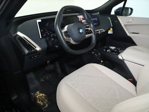 Used 2026 BMW iX xDrive45 w/ Premium Package image 17