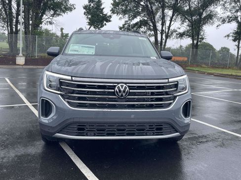 New 2026 Volkswagen Atlas SE FWD image 2