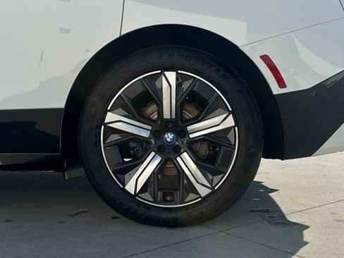 Used 2022 BMW iX xDrive50 w/ Premium Package AWD/4WD image 23